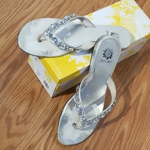Yellow box silver sandals 8 lori